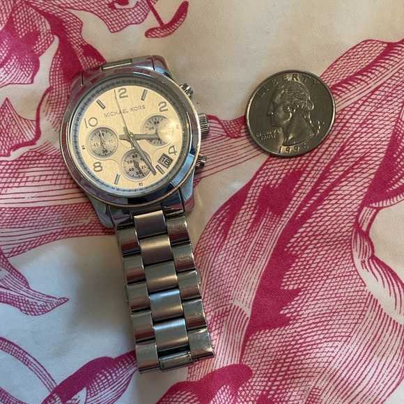 ❤️ Michael Kors Watch ❤️ with Working Battery! - Picture 2 of 8